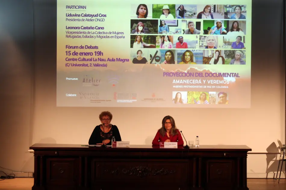Presentamos el documental “Amanecerá y veremos. Mujeres protagonistas de paz en Colombia” en el Fòrum de Debats de la Universitat de València, debate posterior con Liduvina Calatayud, Presidenta de Atelier, y Alba Teresa Higuera Buitrago, Presidenta de la Colectiva de Mujeres Refugiadas, Exiliadas y Migradas en España e integrante de la Mesa de Apoyo en la imagen.