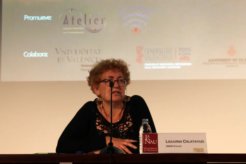 Presentamos el documental “Amanecerá y veremos. Mujeres protagonistas de paz en Colombia” en el Fòrum de Debats de la Universitat de València, debate posterior con Liduvina Calatayud, Presidenta de Atelier, y Alba Teresa Higuera Buitrago, Presidenta de la Colectiva de Mujeres Refugiadas, Exiliadas y Migradas en España e integrante de la Mesa de Apoyo en la imagen.