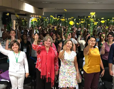 Grupo Diálogo Regional de Mujeres del Magdalena Medio y el Nororiente. Manifiesto de Mujeres por la Paz en Colombia.