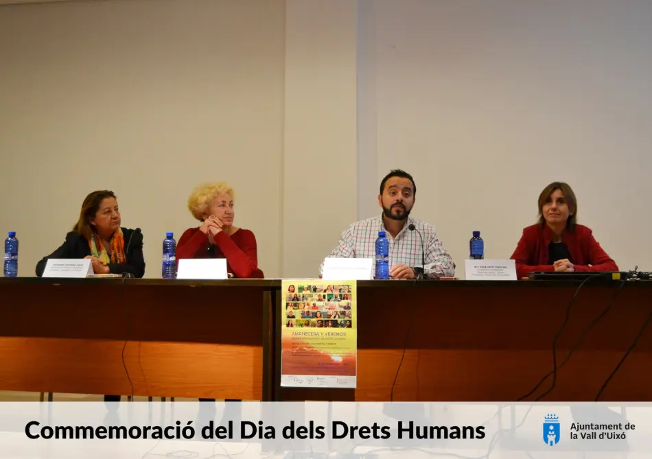Acto por conmemoración día de los Derechos Humanos en el municipio de la Vall d'Uixò. Se proyectó "Amanecerá y veremos. Mujeres protagonistas de paz en Colombia". Mesa Redonda con concejal de Bienestar Social del Ayuntamiento Antoni Llorente, Liduvina Calatayud (Atelier), Mª José Ortí (Fundación Isonomia) y Leonora Castaño )(protagonistas de la obra, refugiada en Alicante)