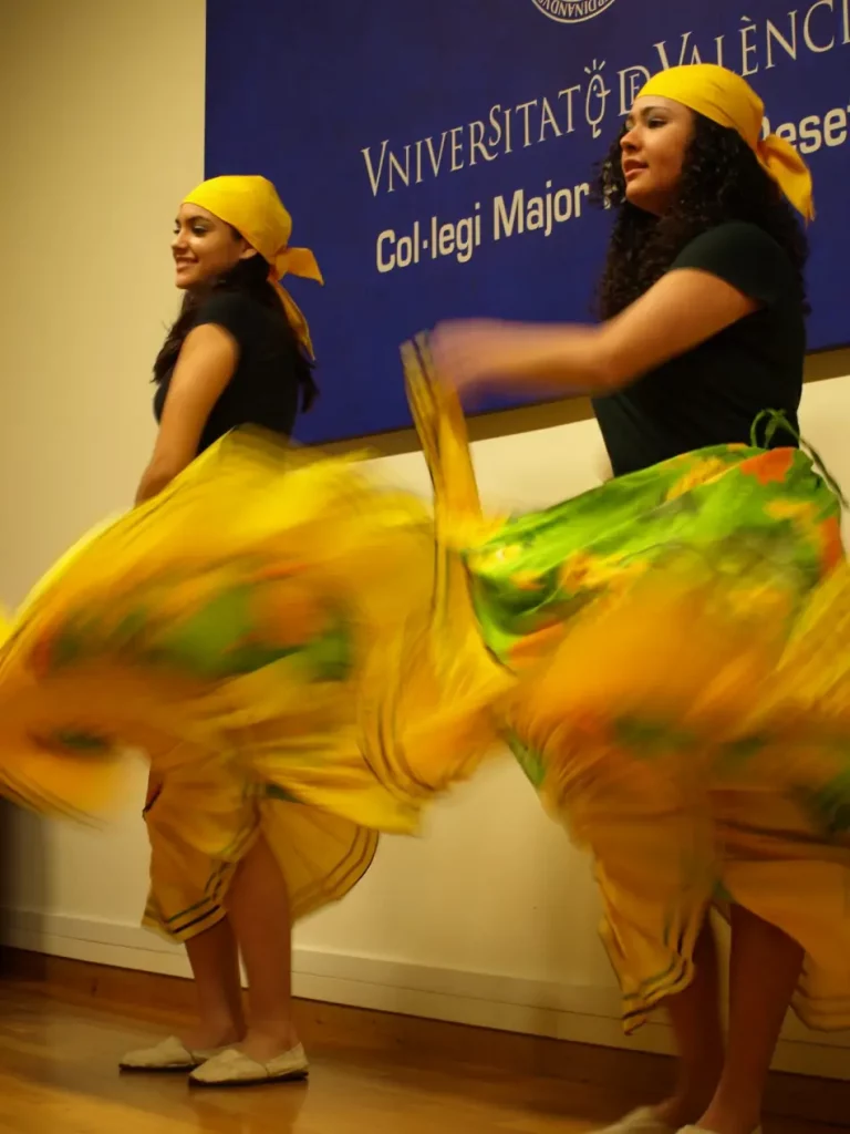 II Jornadas Internacionales: Mujeres, DDHH y Paz en Colombia. Las Cumbias de Mon Jove. La Mar Salá. Companyia de Teatre.