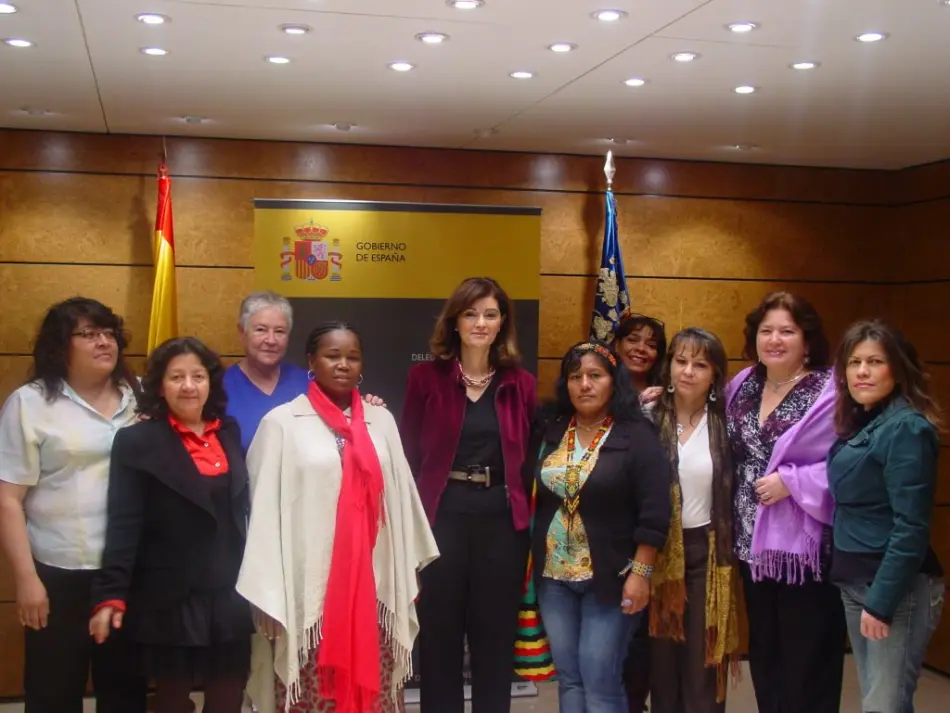 Grupo de mujeres presentado en el Congreso de España apoyo al proceso de paz en Colombia