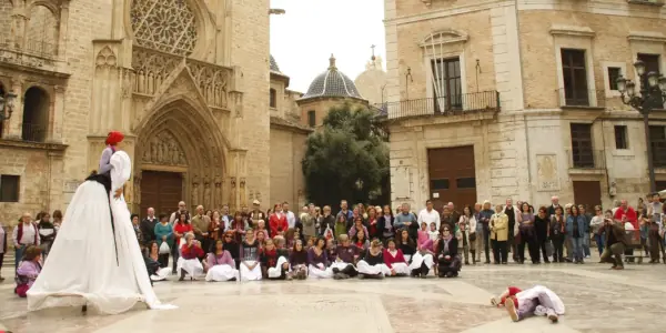 Performance por la paz de Colombia en Valencia